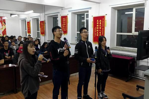 太阳成集团官网社团联合会举办“喜迎国庆,唱响未来”主题文艺晚会12.jpg 太阳成集团官网社团联合会举办“喜迎国庆,唱响未来”主题文艺晚会12.jpg
